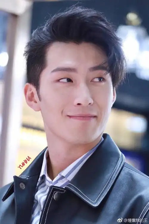 窦骁 #窦骁十年三月三十日# 太帅了窦嘴. 来自烟熏我的王 - 微博