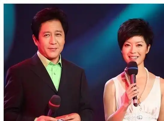 庞晓戈和第一任老公离婚,如今退出梨园春,她把青春都留在了舞台