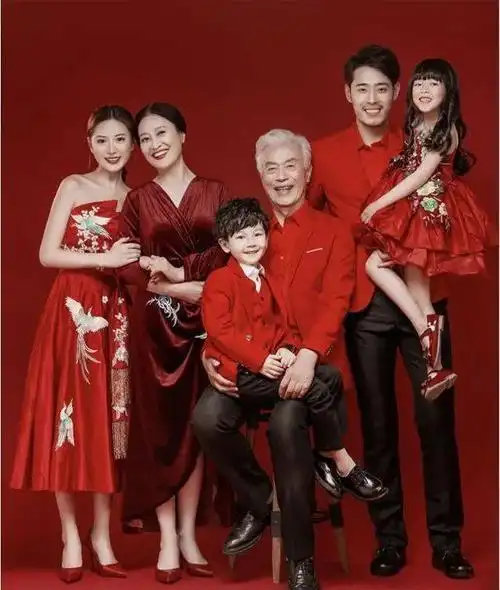 特惠团购dk儿童摄影仅需399元温馨全家福底片全赠送无任何隐形消费