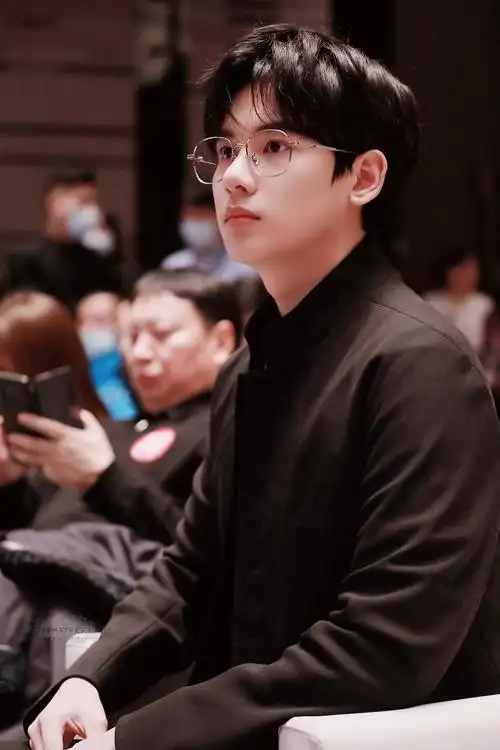 胡先煦新图眼镜能半永久吗