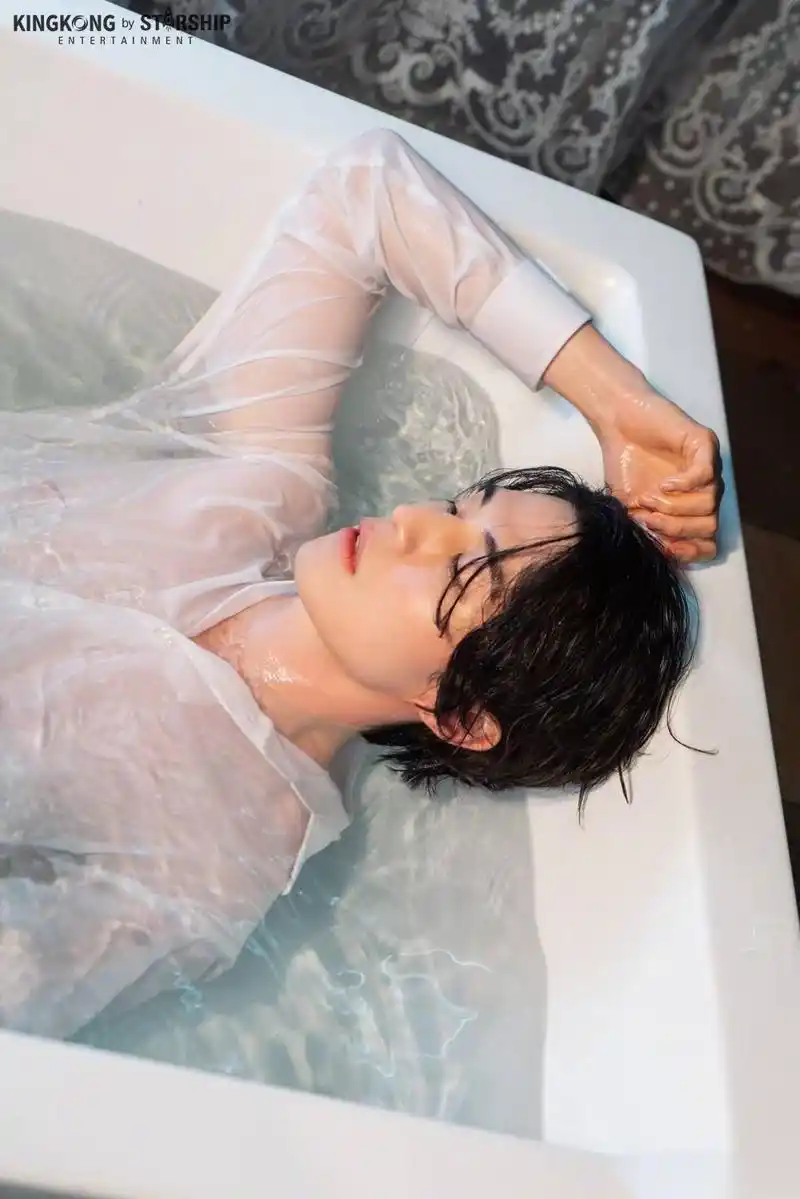 李栋旭这套浴缸花絮图绝了!湿身诱惑在线鲨人