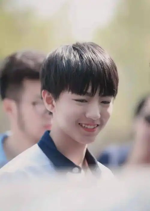 王俊凯的魅力到底有多大?让徐峥和陶虹参战!_女儿_一个人_公益