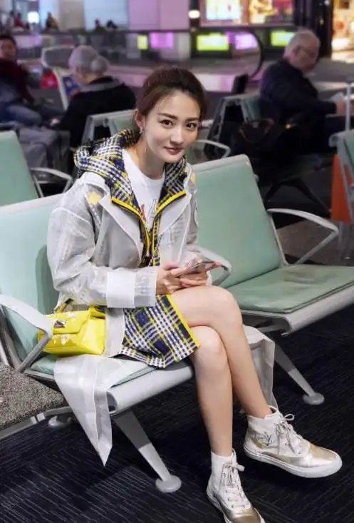 "腿精女孩"徐璐,衣着穿搭真的好吸睛,带来满满回头率