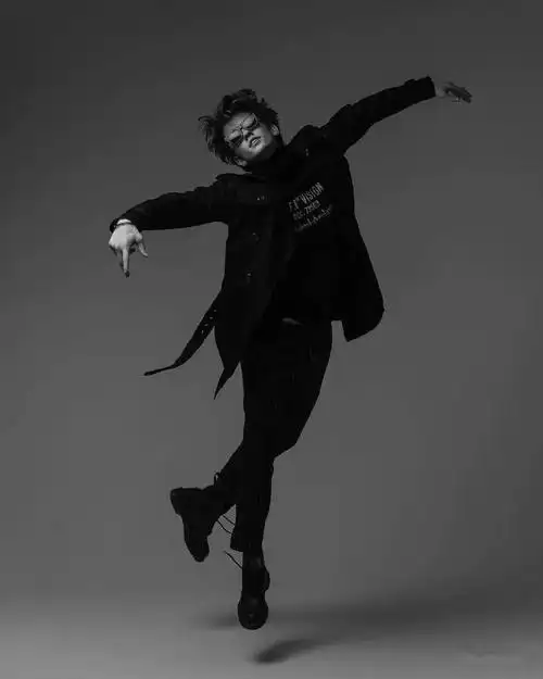 你们的男朋友julianmackay舞蹈大片来了帅到心脏怦怦乱跳