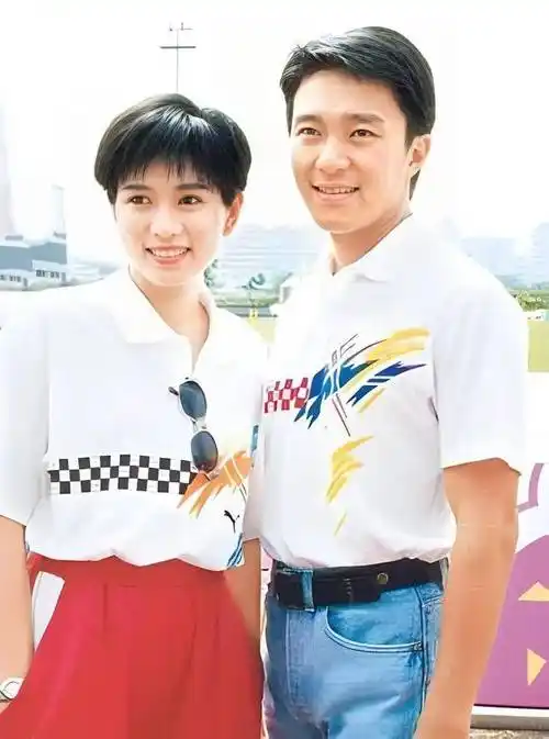 现状:52岁住深山残屋,开97年破车,却说自己很享受_朱茵_周星驰_罗慧娟