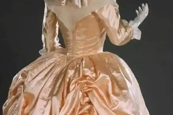 欧洲束腰文化,起源于宫廷(会对身体产生无法挽回的伤害)