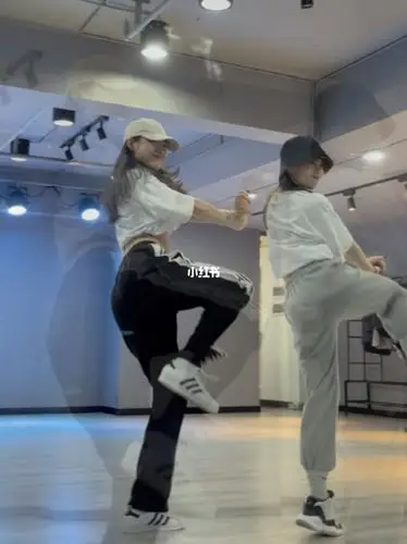 最近很的魔性顶胯舞