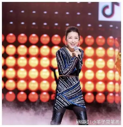 太太陈露,曝光最新近照,身材更加傲人迷人