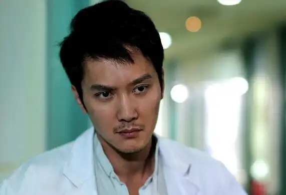 冯绍峰为什么叫冯双龙冯绍峰惊人富二代身份揭秘