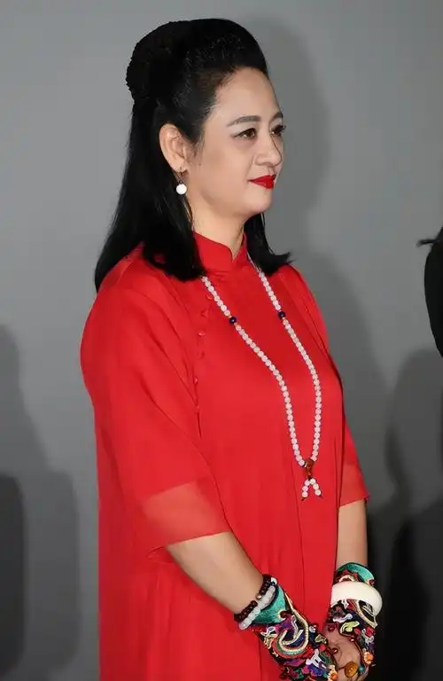 伍宇娟:情路坎坷,初恋去世,被前夫误会儿子身世,现在她怎样了