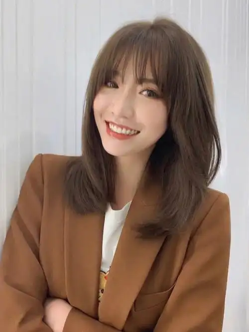 修饰脸型,适合圆脸,方脸,鹅蛋脸73解析这个减龄初恋头:第一就是刘海