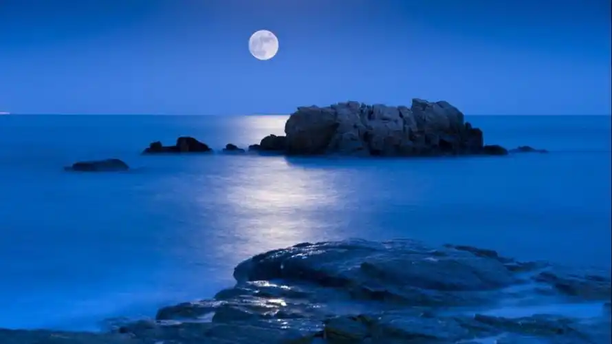 描写月亮的唯美诗句赞美月亮的优美句子