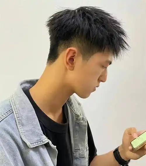 最火的摩根碎盖发型,细软发质发量少的救星,让你少年感十足_盖头_男生