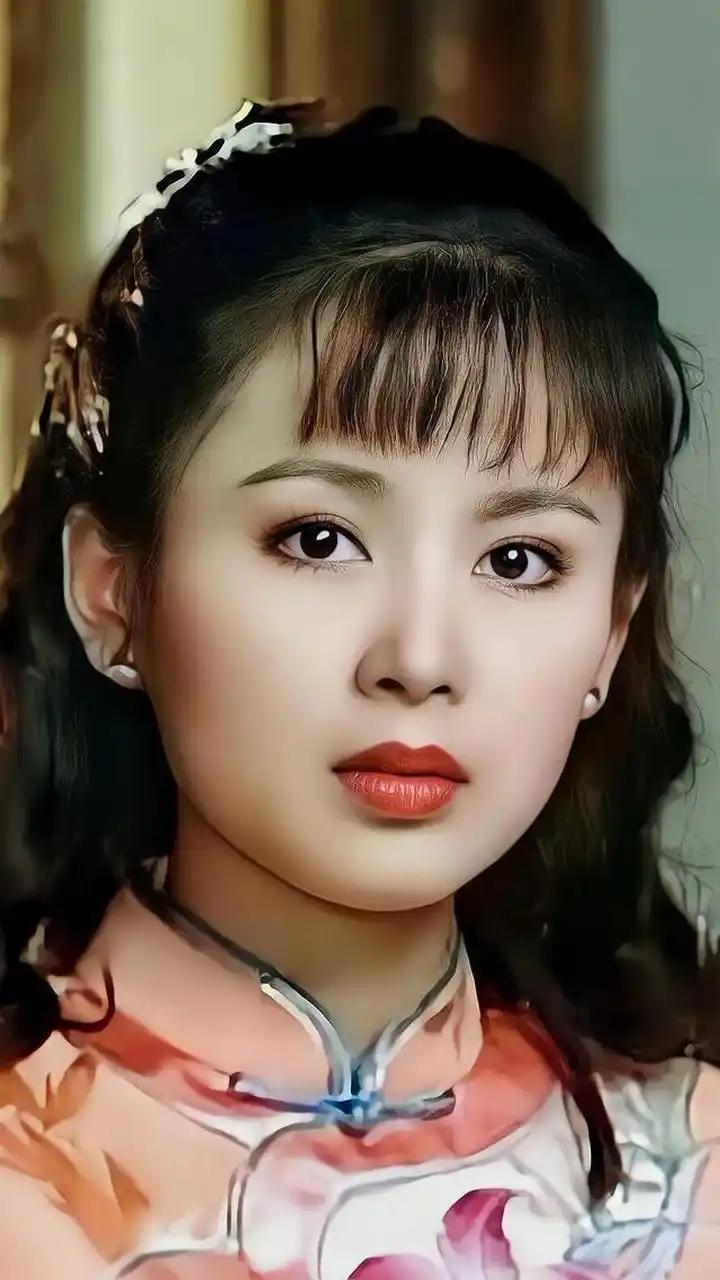 陈红公认的古装女神,倾国倾城典型的东方美女,儿子说女朋友要按妈妈的