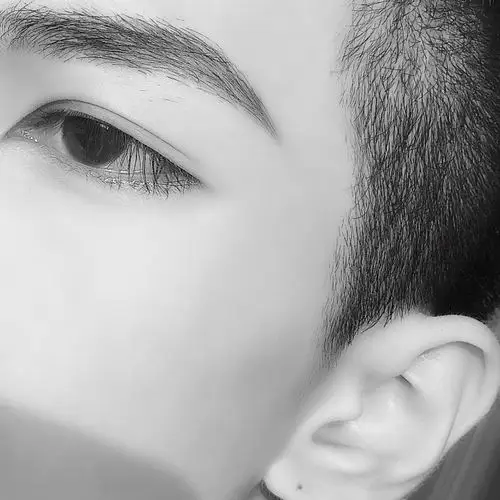 洝大人 黑白半脸男头