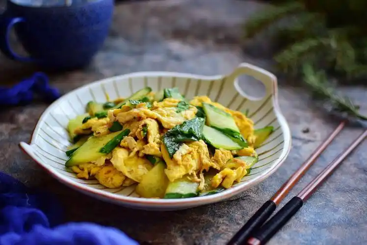 水果:  香   蕉 粥类:南瓜粥 晚餐 主菜:水煮肉片 副菜: 青瓜炒鸡蛋