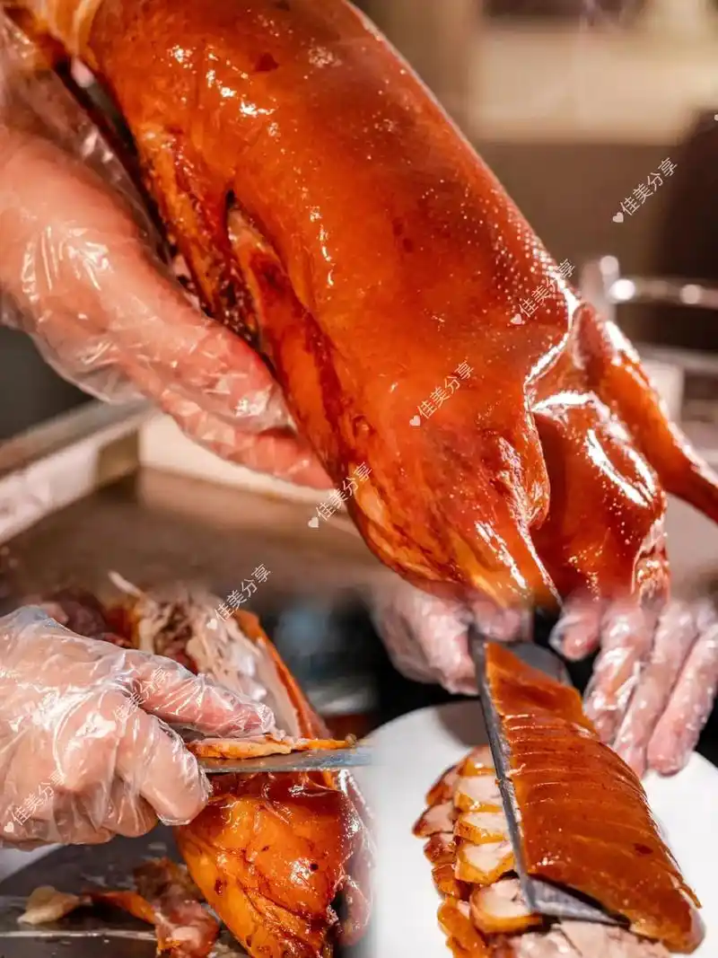 中华传统美食,北京烤鸭店(诸城)店.有多功能厅,可同时容纳1 - 抖音