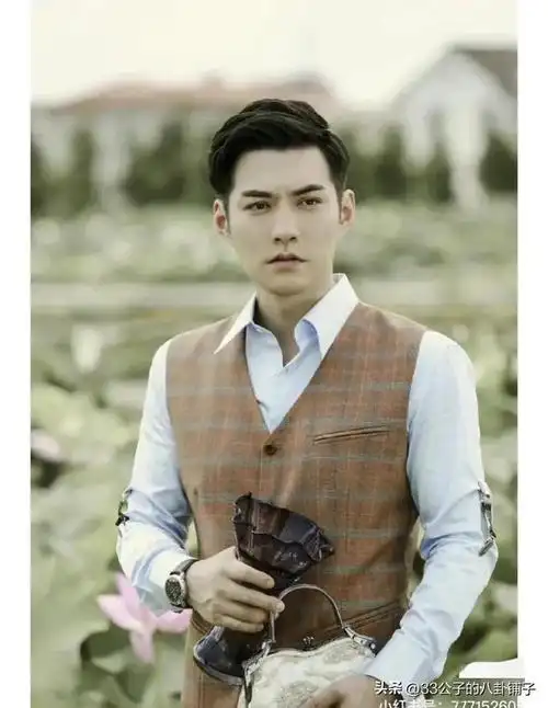 严屹宽严屹宽的颜值你永远应该相信,有"天涯四美"之称号,越老越有魅力
