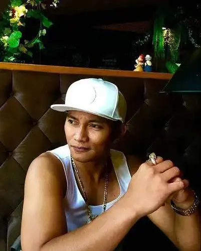 托尼贾以泰拳闻名世界成龙也是他的粉丝如今却给陈思成当配角