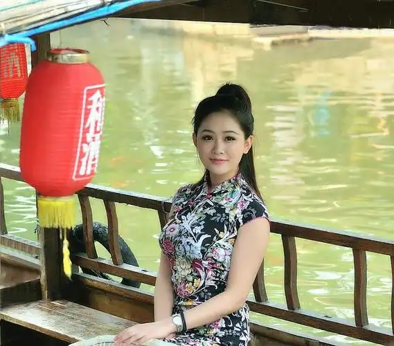 江南水乡旗袍美女你最喜欢第几个