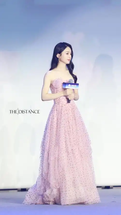 赵丽颖一身一字领蕾丝连衣裙如花仙子好美好水灵