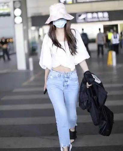 angelababy穿着露脐装,意外显露妊娠纹,夫妻俩综艺节目破传闻