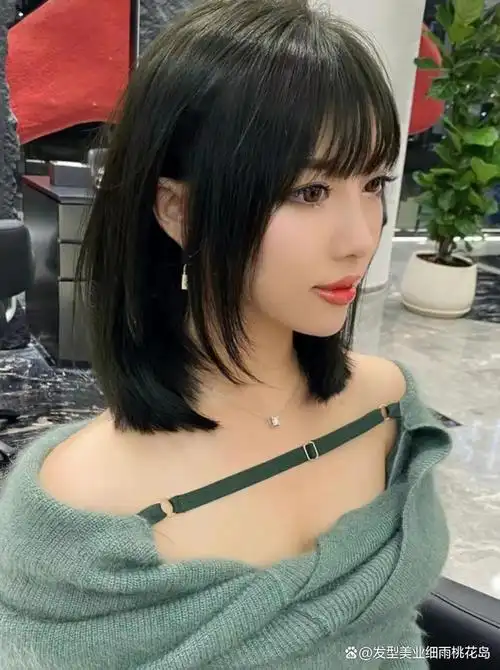具有中国特色的锁骨发一定能戳中你的小心脏,高层次感的锁骨发是今年