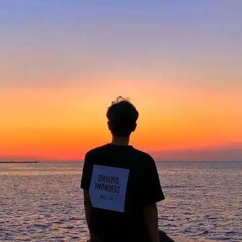 夕阳下男生背包头像 男生头像图片大全 -【爱个性】