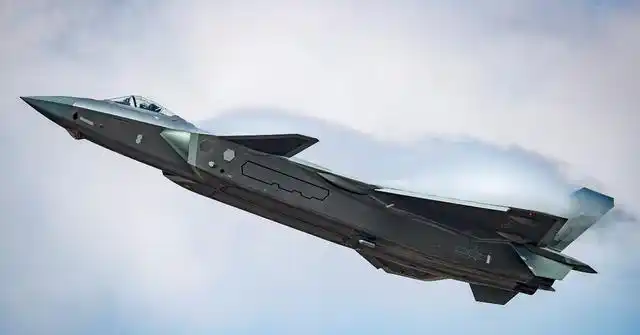 歼20战机上鸭翼落后直线提高战机升力系数只怪f22太能吹