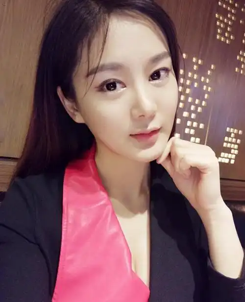 美女嫩模易阳性感写真