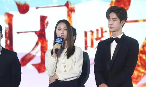 原创闭嘴爱吧张艺兴演绎当红偶像王一博极具看点李沁最美