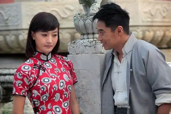 《狼牙英雄》阎娜展军姿 干练帅气显风采