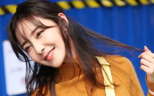 美女米露桌面壁纸图片