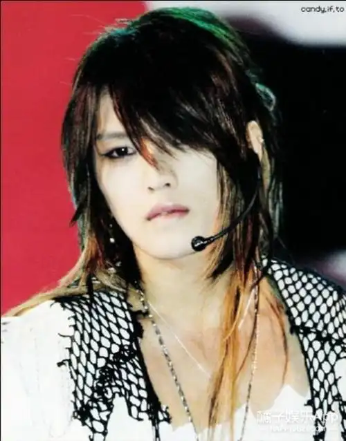 别光感叹庚花发糖了,31岁神颜金在中的人生才是真·活久见