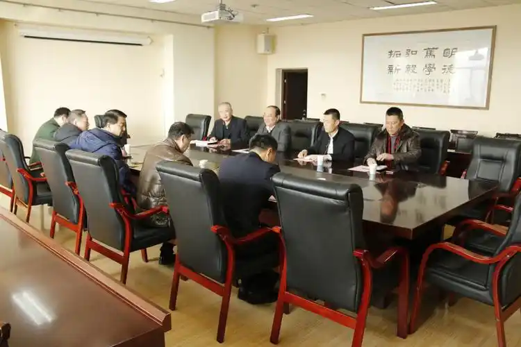 崂山区公安分局副局长林振华一行到我校调研工作