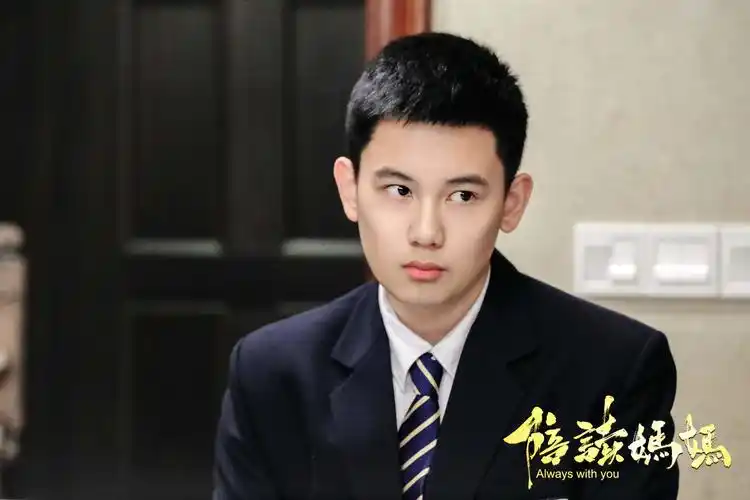 胡先煦 饰 丁一一 (1).jpg