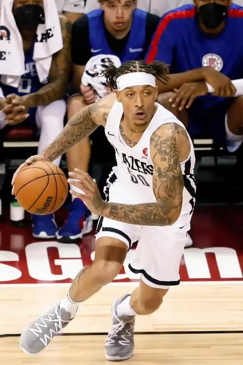 比斯利又重新回到了cba,曾经的浪子,能否在这里完成救赎