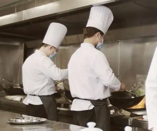 安琪儿告诉你一个比星级酒店工作更复杂的厨房是怎样的