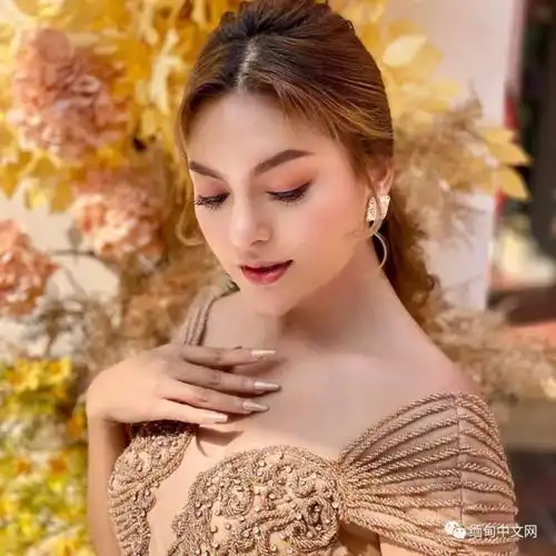 缅甸美女明星游雪山,楚楚动人很吸睛_腾讯新闻