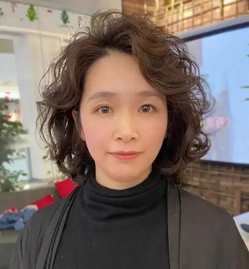 女人短发最新发型,60岁老妈发型短发