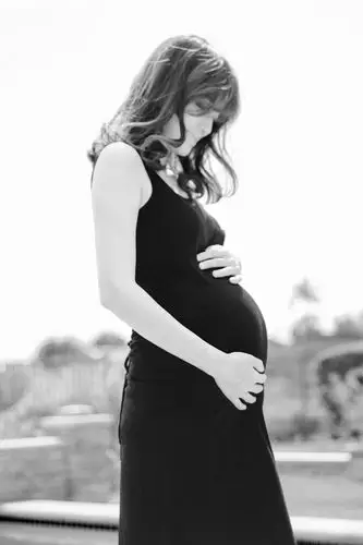 章龄之怀二胎孕照曝光!"一家四口"幸福同框