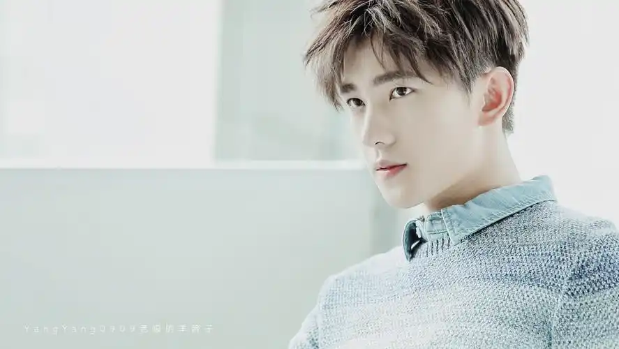 【壁纸】杨洋 我喜欢的样子你都有 cr水印