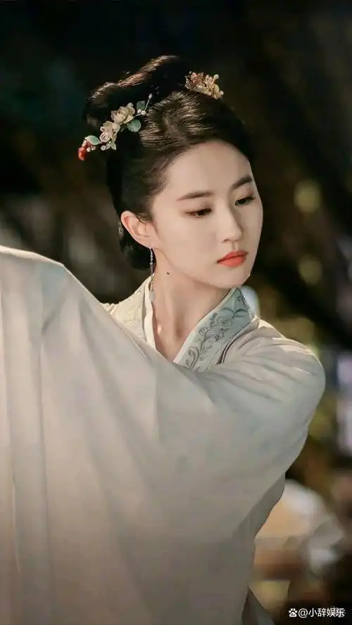 刘亦菲的古装扮相真是古色古香一颦一笑都有仙气