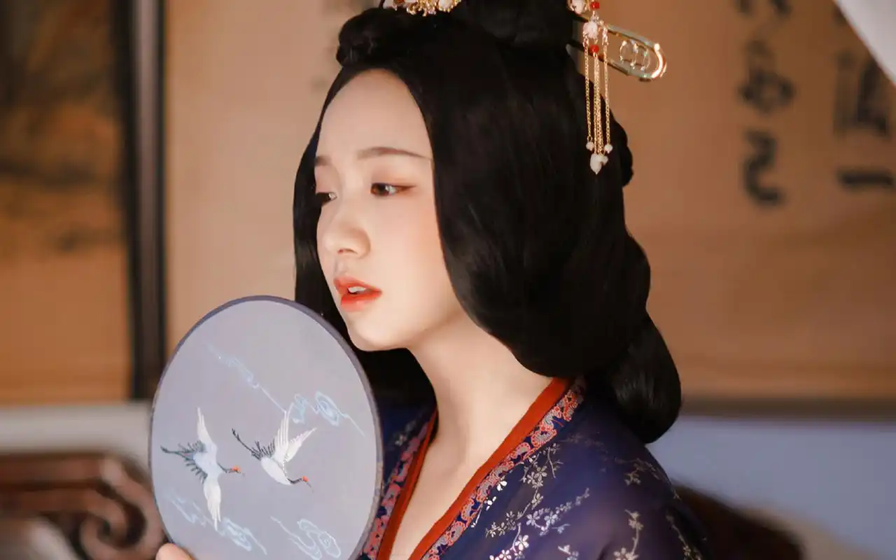 清纯古典汉服美女高清桌面壁纸