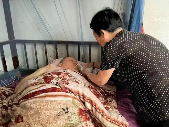 不离不弃德清老人23年如一日照顾瘫痪老伴