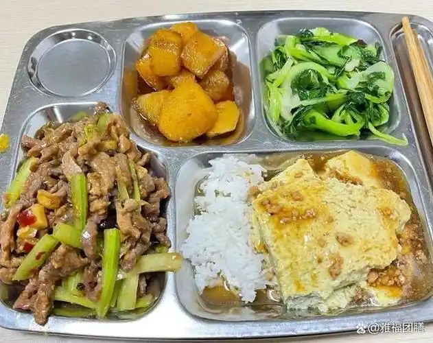 都是打工人,凭什么他的员工餐比我好?