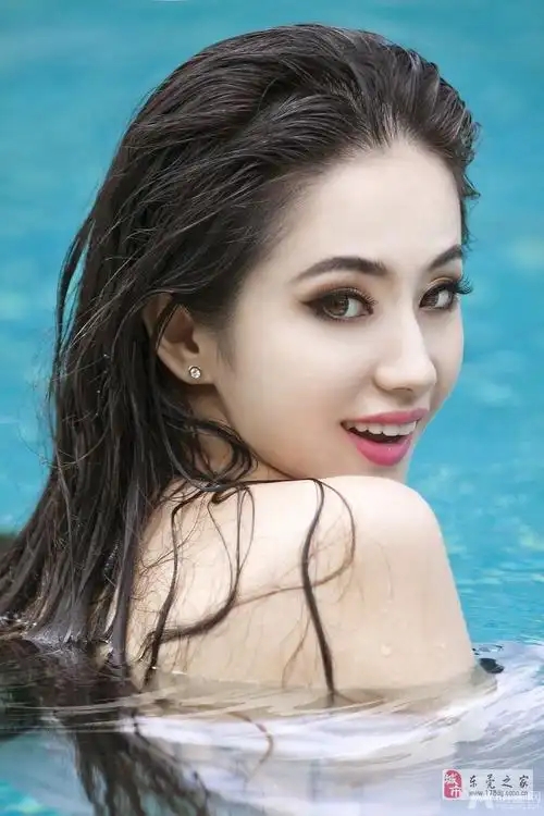 3d肉蒲团主角蓝燕性感湿身比基尼写真