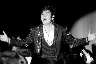 早报讯 (记者吴晓铃 摄影 李国东)昨晚,音乐剧《金沙》男主角杨宇的"