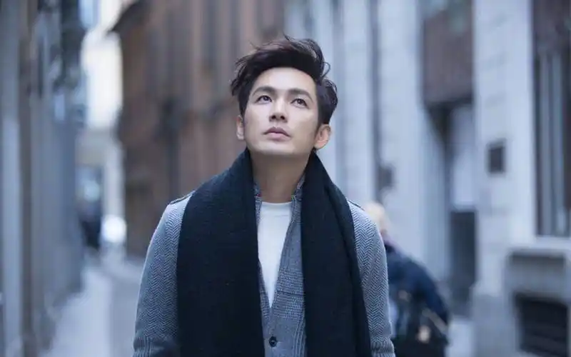 娱乐点评:杨紫,刘宇宁,鹿晗,霍建华,钟汉良,王鹤棣_品牌_肖战_网友