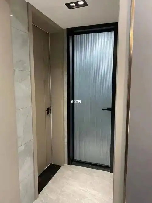 从昨天定完门,我就开始纠结卫生间平推门还有厨房卧室推拉门颜色的